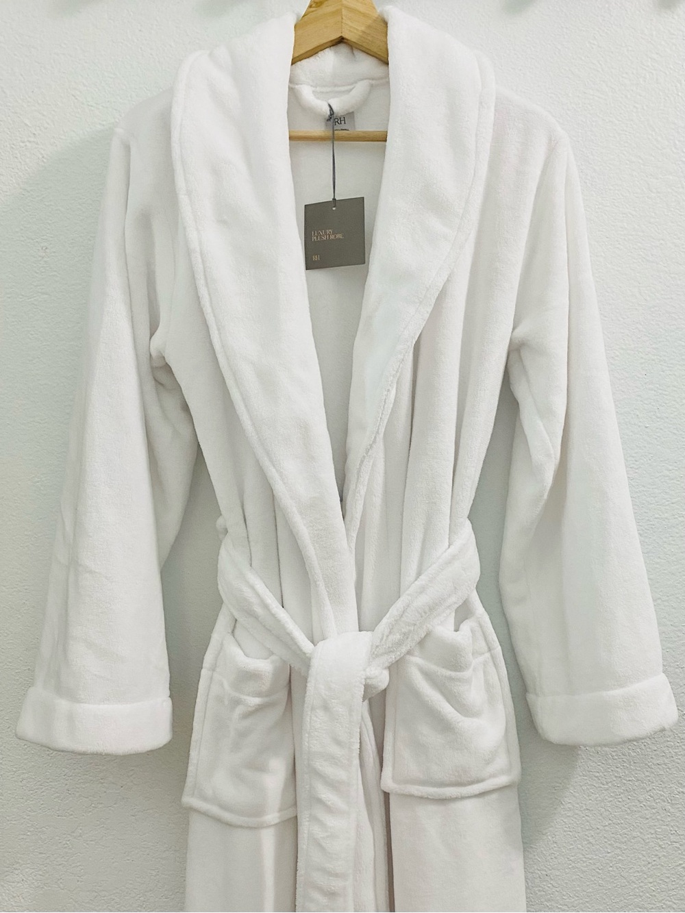 New Restoration Hardware Luxury Plush Long Robe Women’s XS White - Picture 5 of 11
